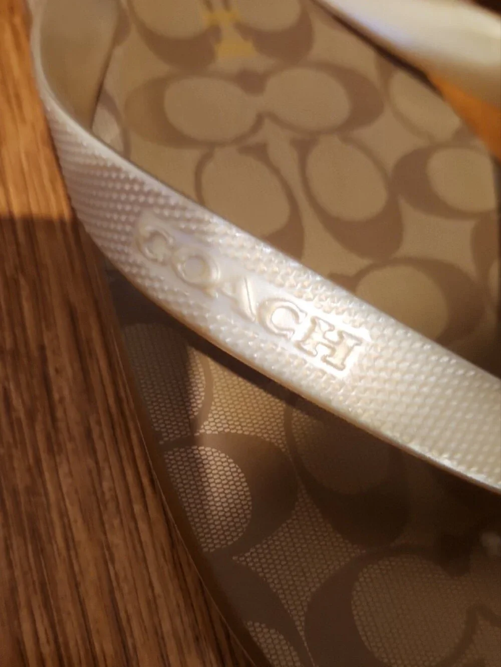 Coach Women's Tan and Gold Signature Flip Flop Sandals Size 8-9